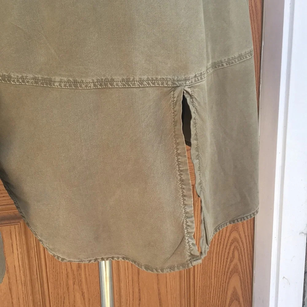 New*Bella Dahl Split Button Down Split Back Shirt… - image 3